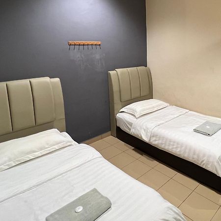 Pekan Budget Hotel Екстериор снимка