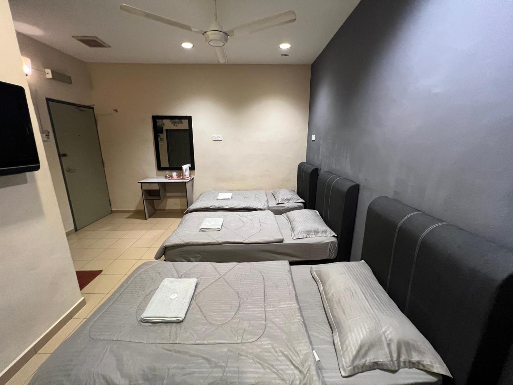 Pekan Budget Hotel Екстериор снимка