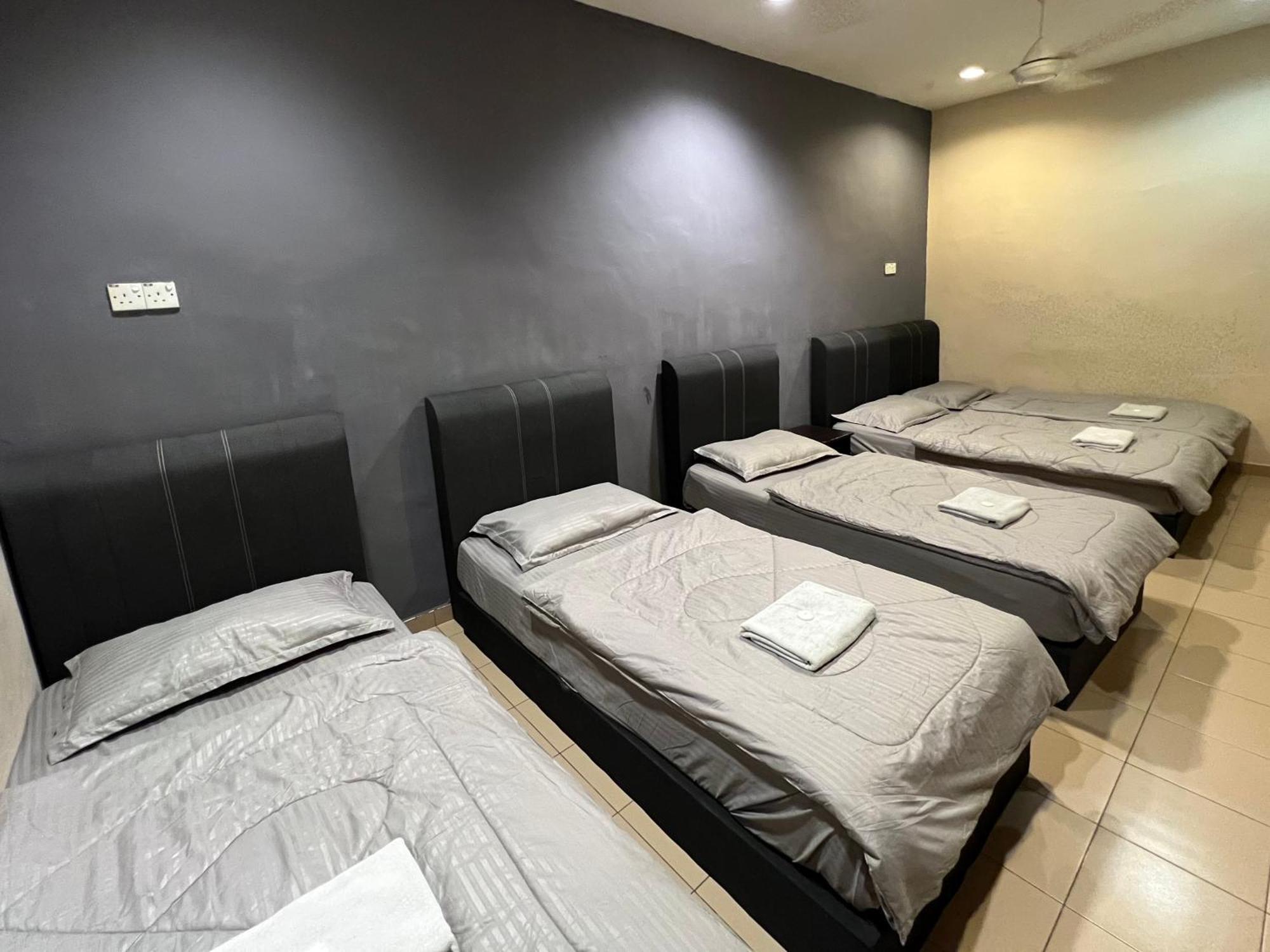 Pekan Budget Hotel Екстериор снимка