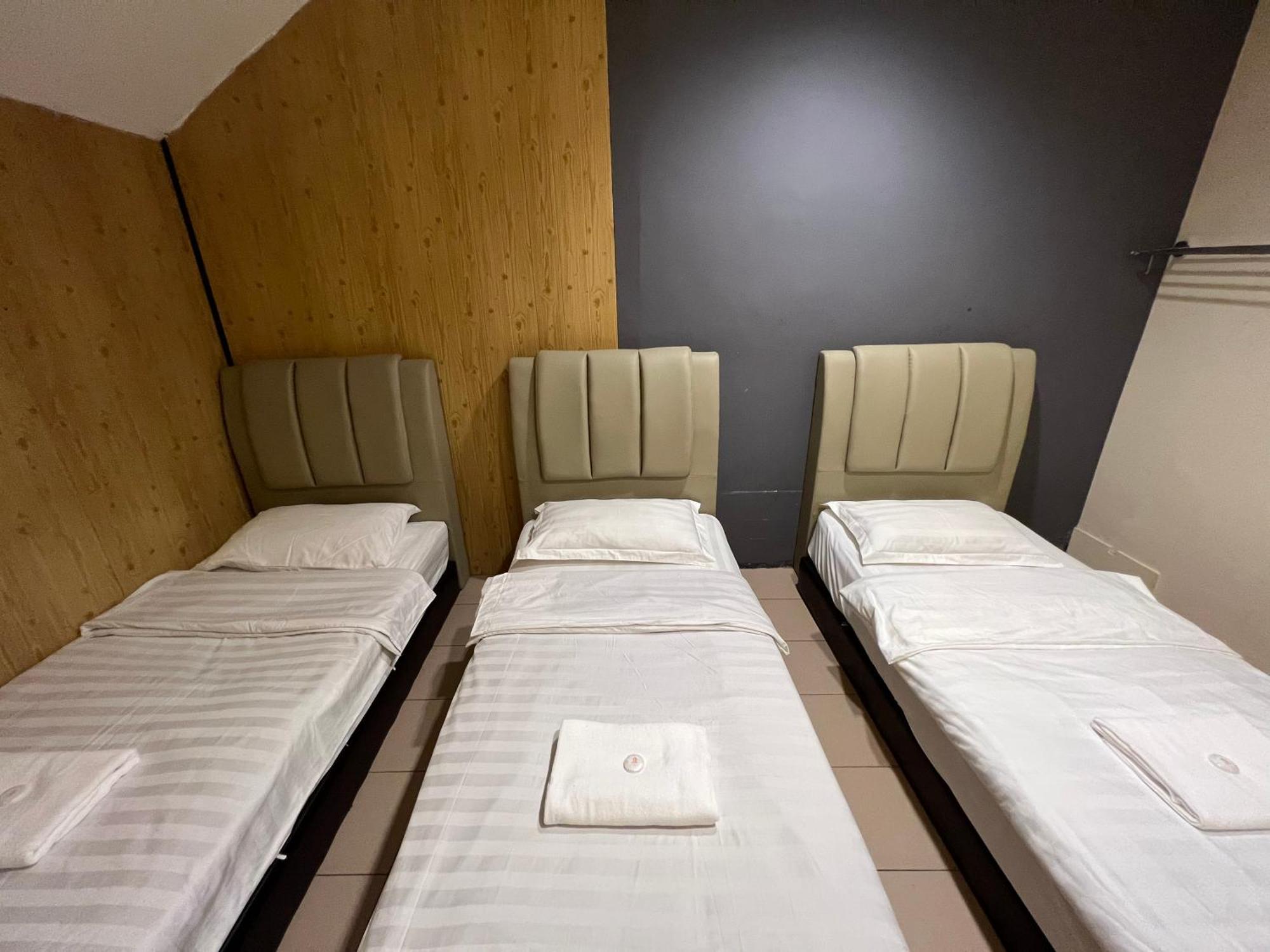 Pekan Budget Hotel Екстериор снимка